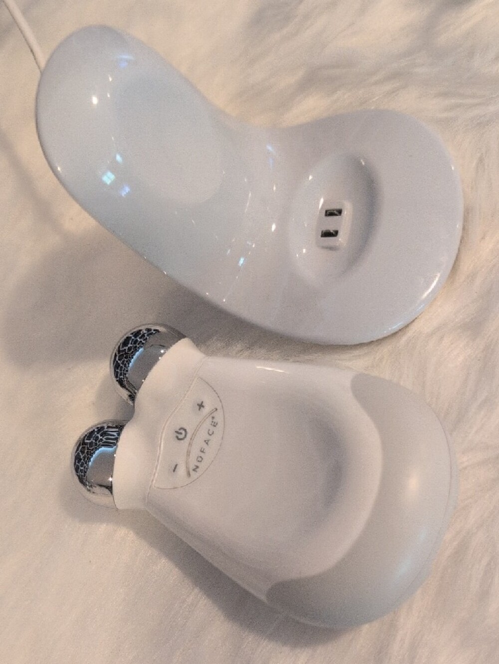 NuFace Trinity Microcurrent Facial Toning Device in White with Silver - Picture 5 of 8